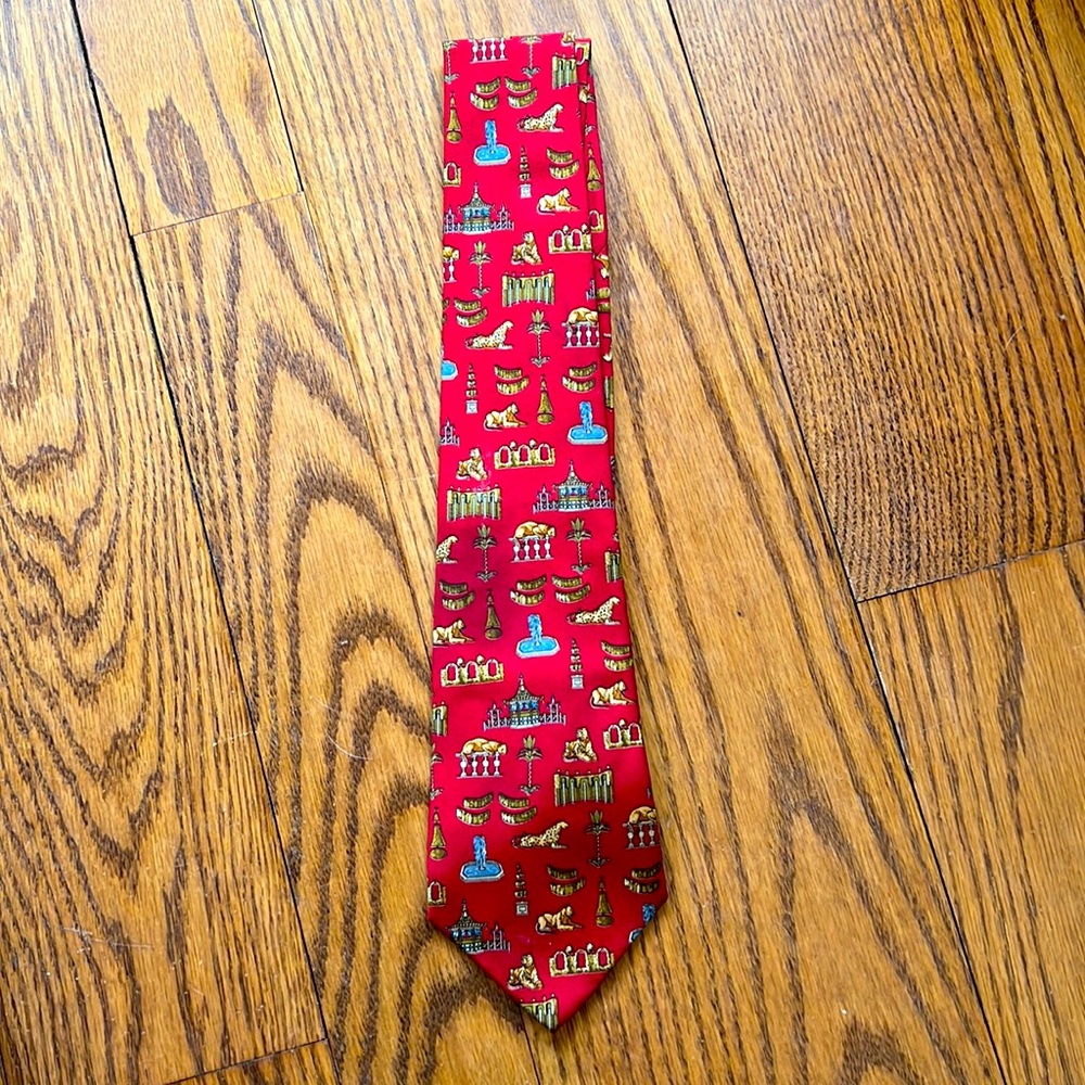 Ferragamo silk tie made in Italy.